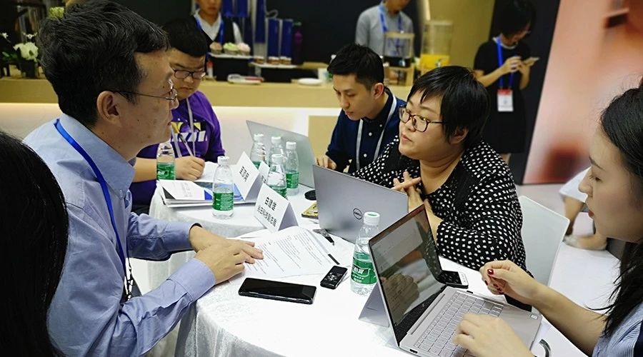 厲害了！兆日科技金融展位受多家媒體高度關(guān)注！