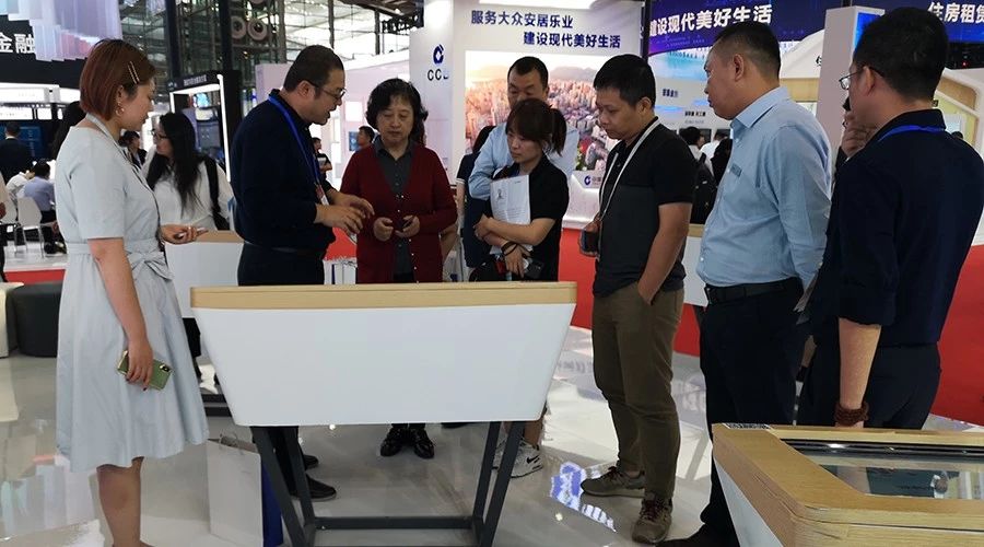厲害了！兆日科技金融展位受多家媒體高度關(guān)注！